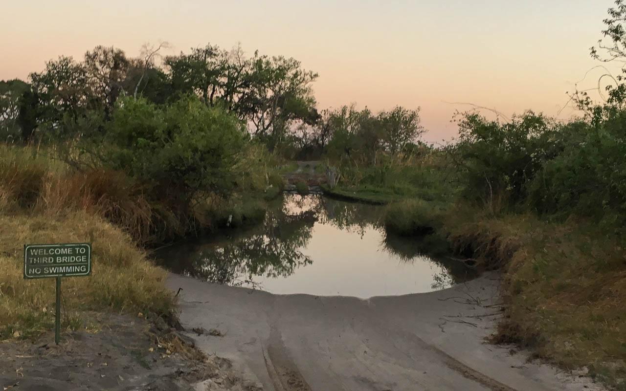 Autorijden Botswana tips rijden door water 3rd Bridge