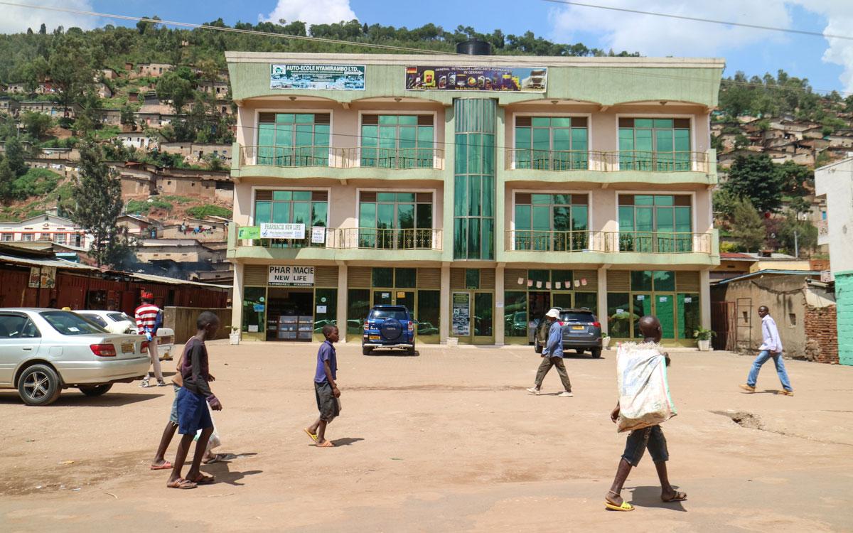 border-rwanda-uganda-5