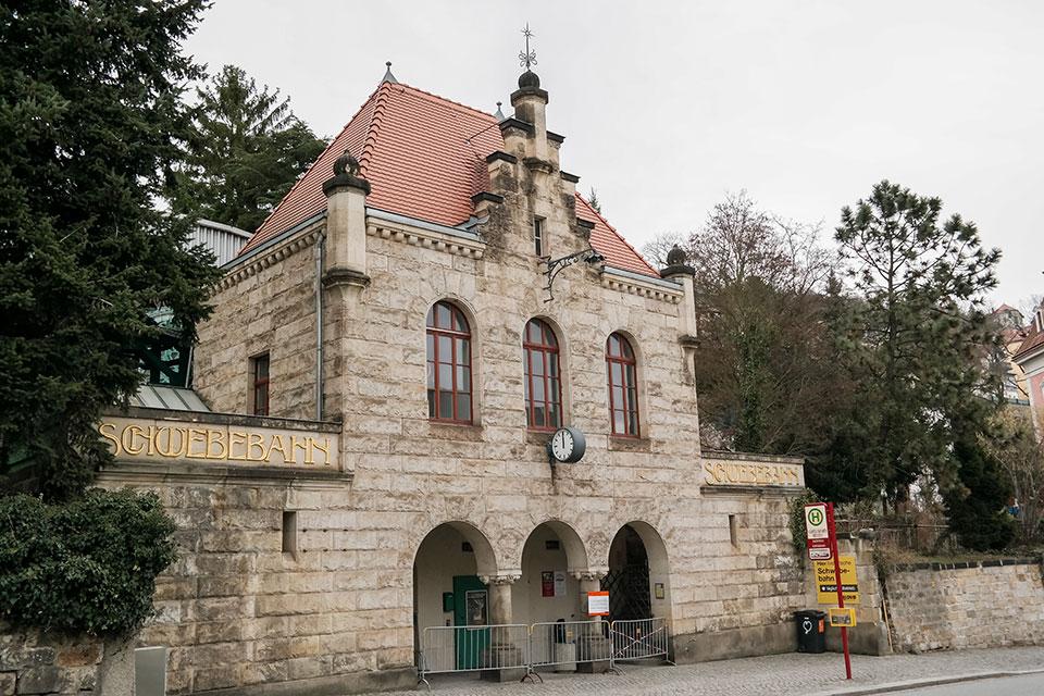 Entrée du funiculaire à Dresde Loschwitz