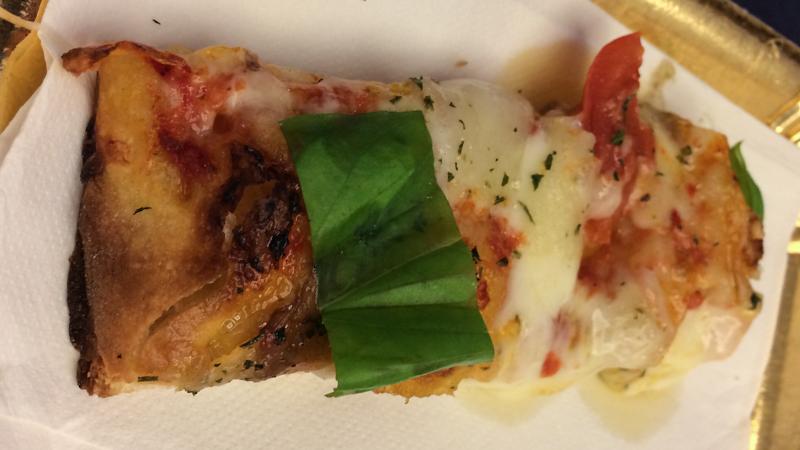 Roman food tour pizza margherita