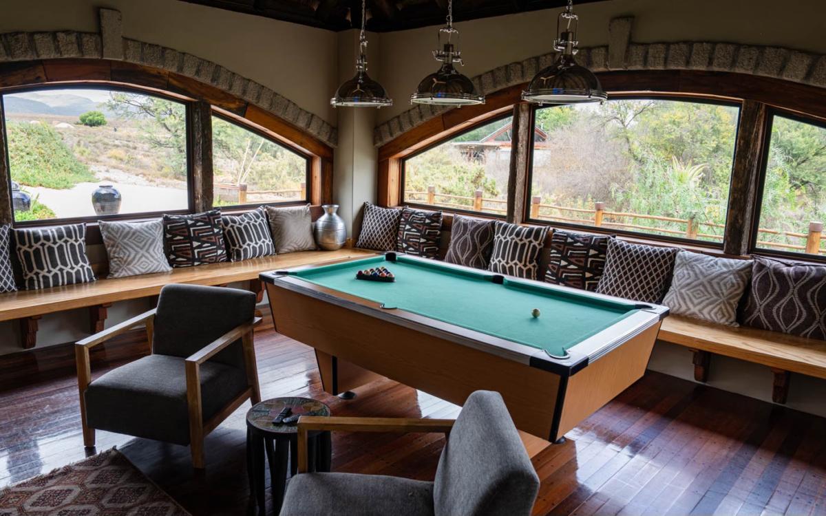 Le salon avec table de billard
