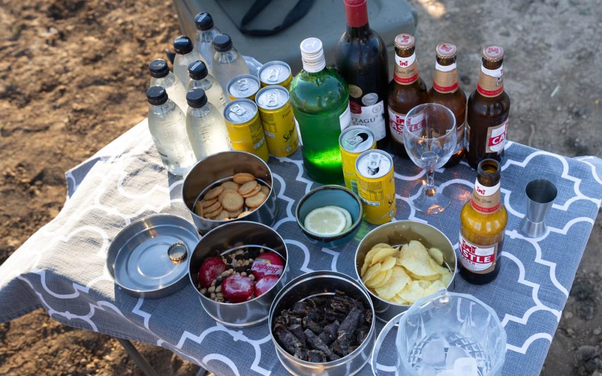 Boissons, biscuits, chips, fromage et Biltong