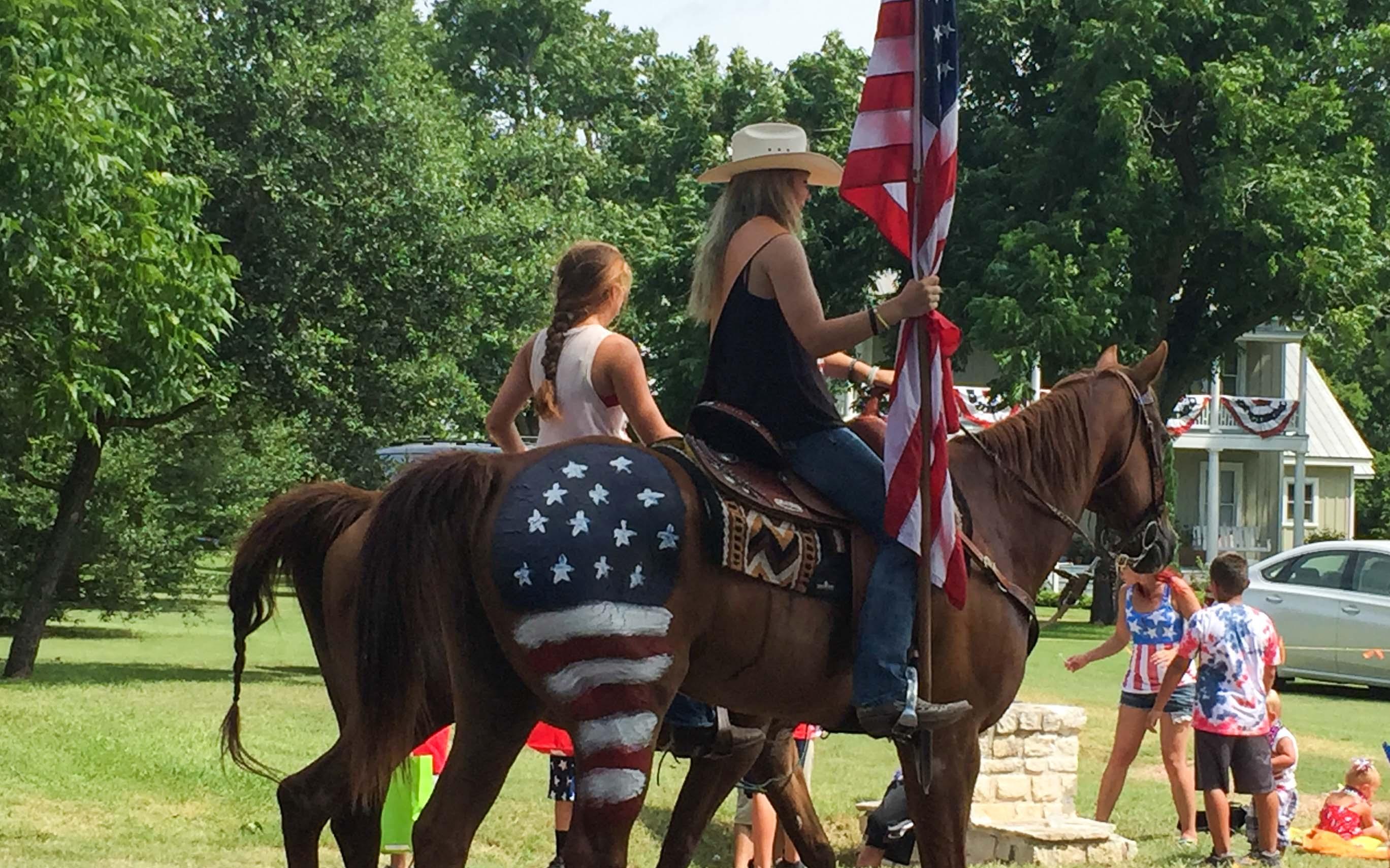 Austin Texas Tips 4th July Round Top - Parade