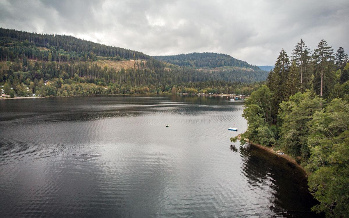During our visit to Lake Titisee, we unfortunately had a bit of bad luck with the weather.