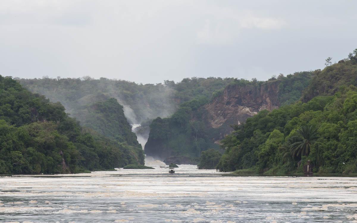 boat-tour-murchison-falls-waterfall