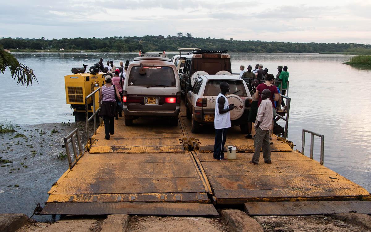 ferry-in-paraa-from-south-to-north-sector