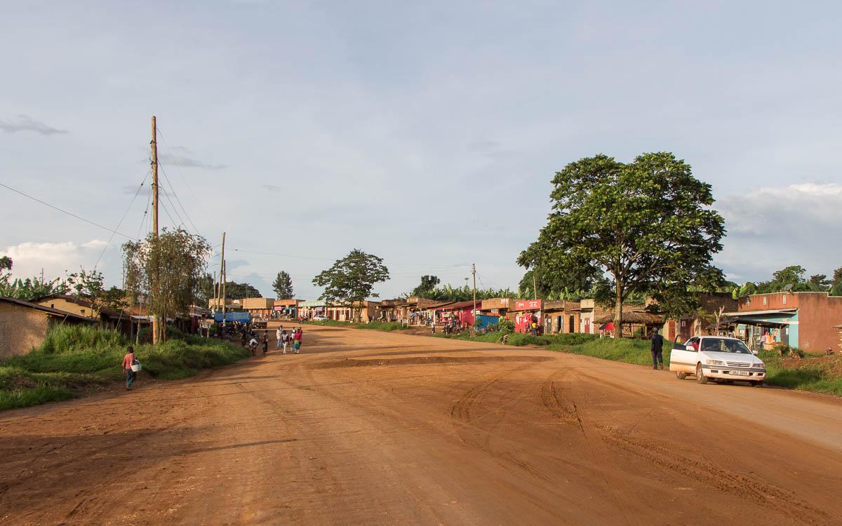 way-to-tea-factory-near-fort-portal