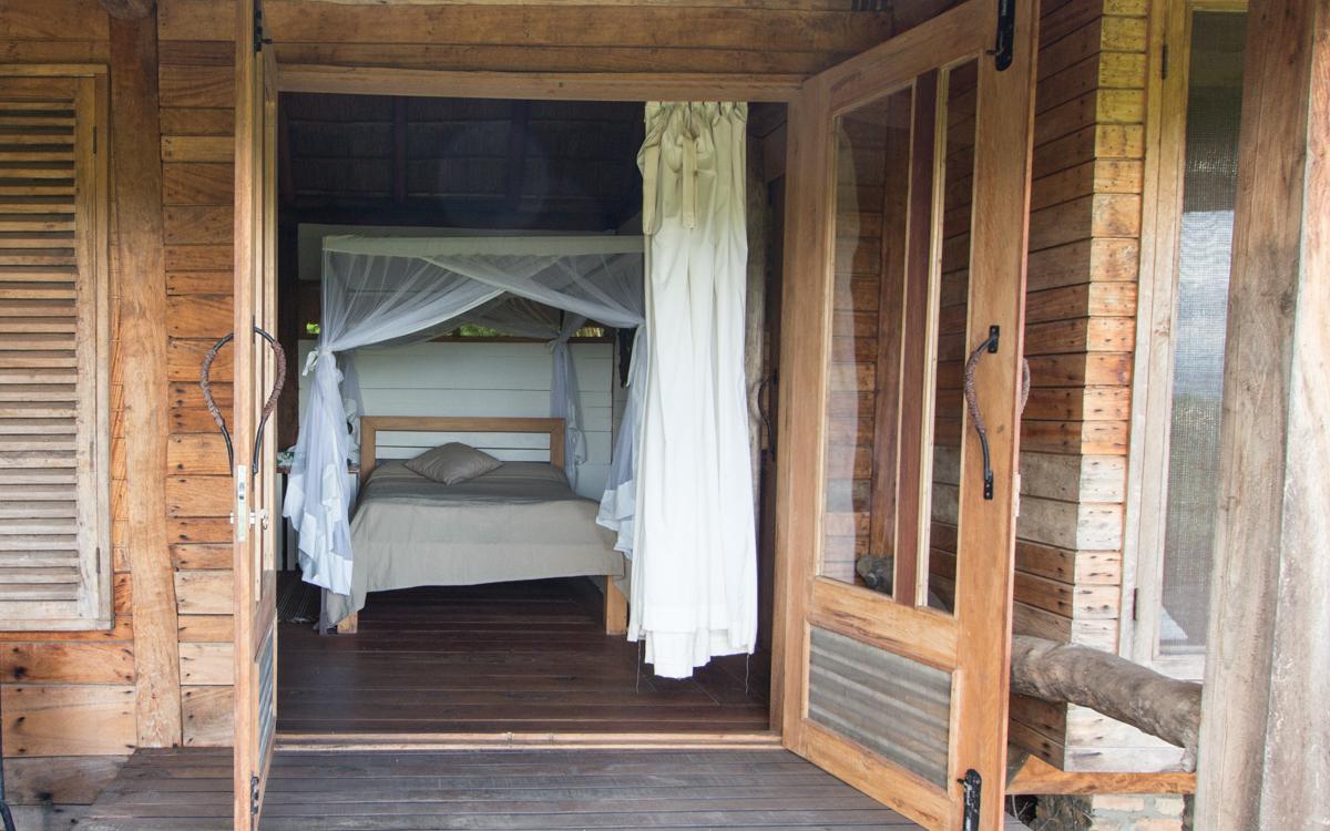 kyambura-gorge-lodge-viewinside-qenp
