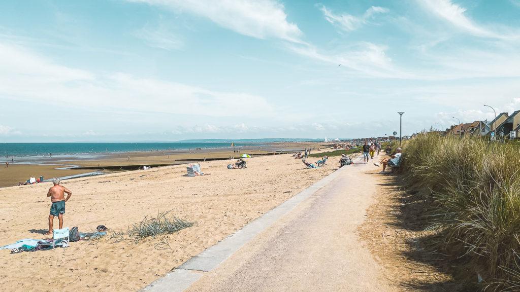 Caen-la-mer indeed offers us the sea: Ouistreham Riva-Bella is THE beach resort for locals.