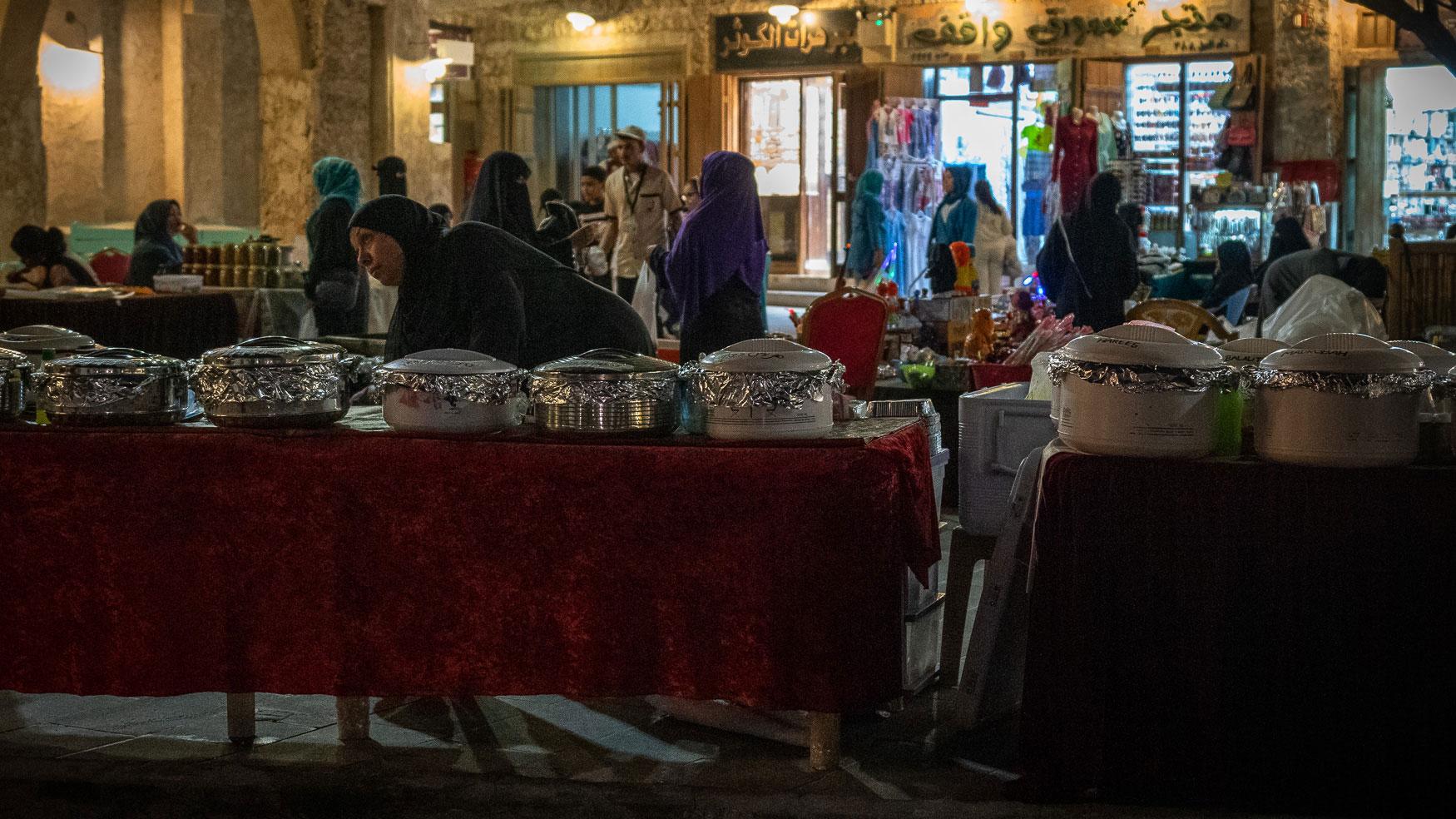 Doha tip: Eten op het grote plein bij Souq Waqif met de locals