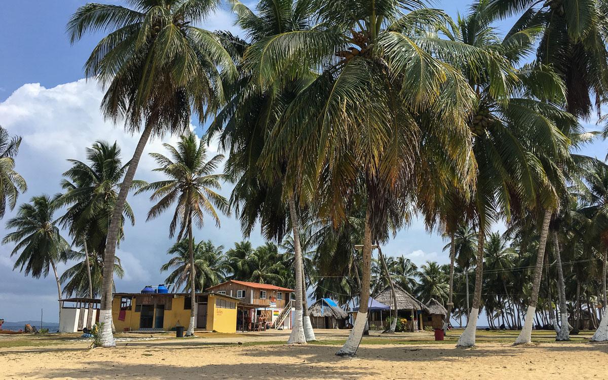 isla-aguja-klos-gebaeude