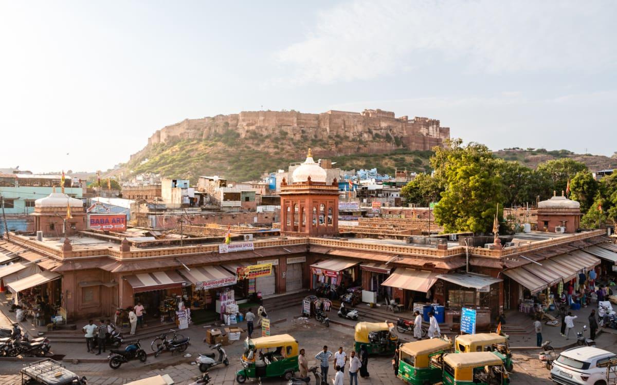 Uitzicht van de klokkentoren van het Mehrangarh Fort in Jodhpur