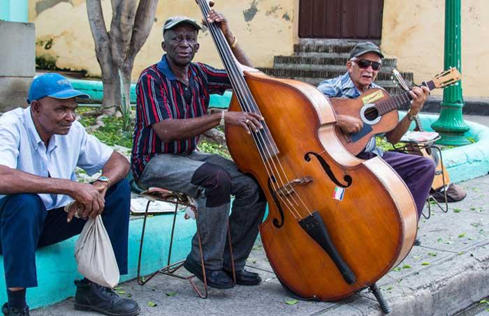 Santiago de Cuba street musicians