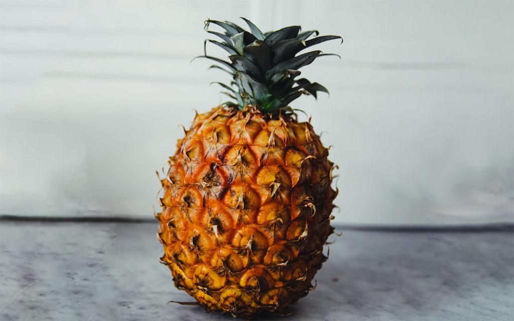 Azores Islands: Tasting fruits like pineapple