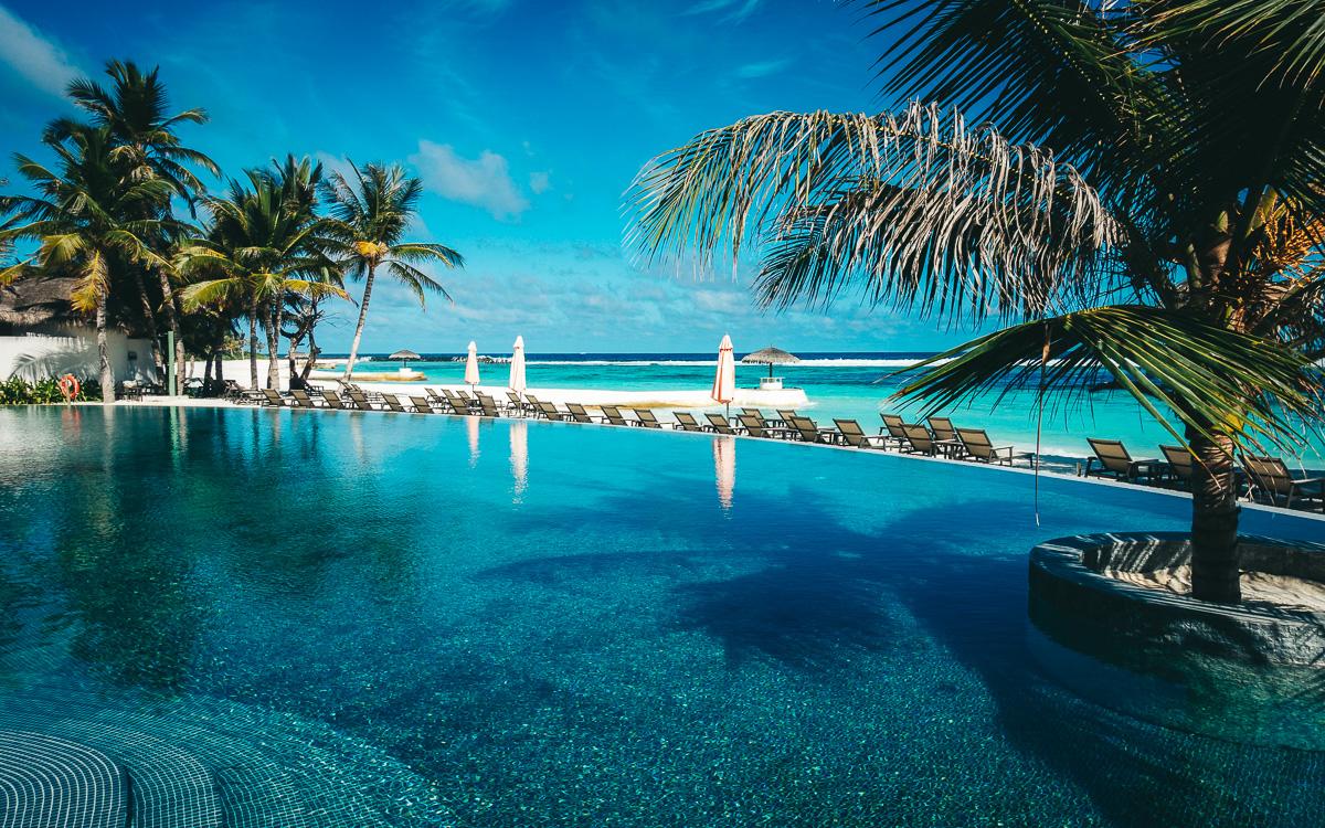 maldives-vacation-oblu-sangeli-pool