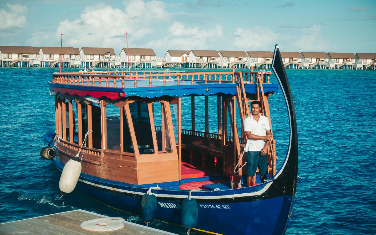 maldives-vacation-oblu-sangeli-excursion-boat