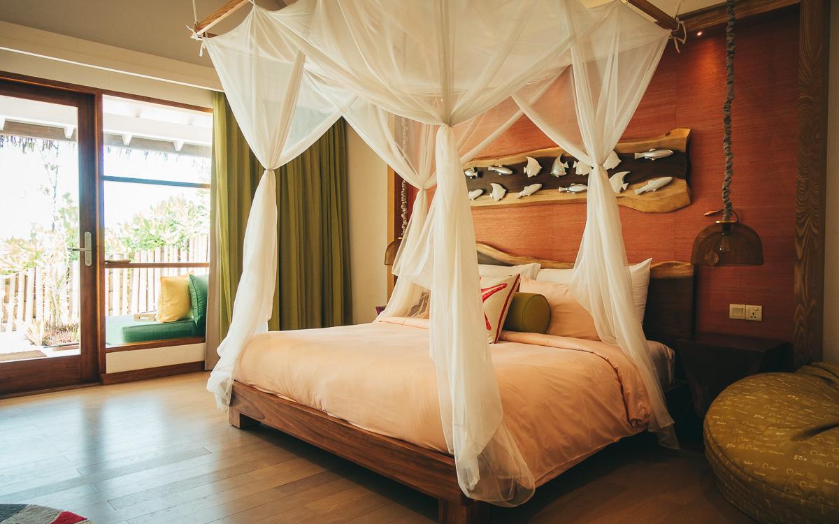 maldives-vacation-oblu-sangeli-bed
