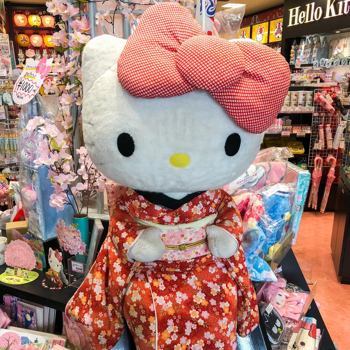 typical-japanese-hello-kitty