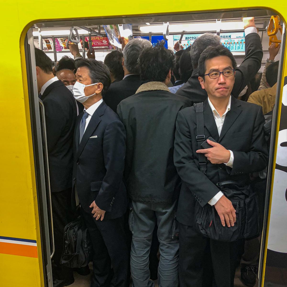 typical-japanese-subway-crowded