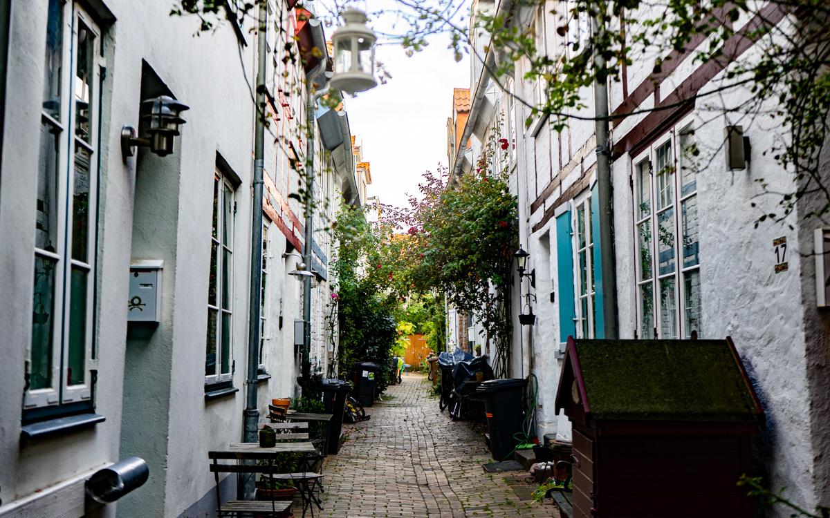 In Lübecks oude stad verstoppen zich achter veel hoeken prachtige en gezellige steegjes, straatjes en hofjes! Ontdek ze!