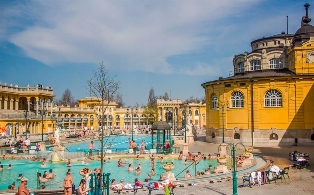 Budapest attractions tips Széchenyi Thermal Bath