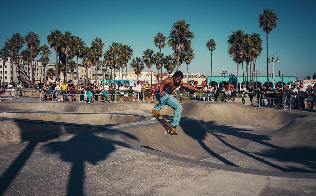 De skaters in de skatepark aan Venice Beach