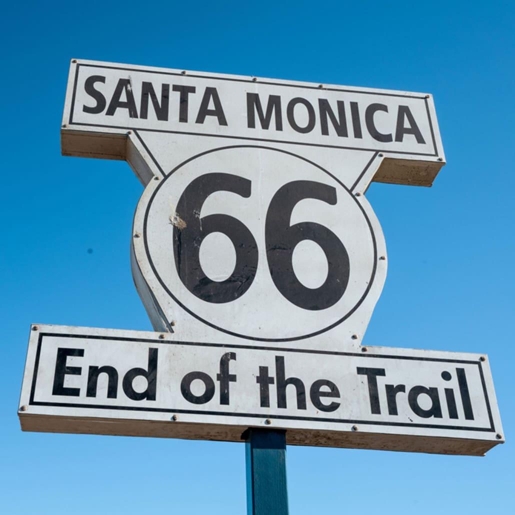 End of the Trail-bord van Route 66 op Santa Monica Pier