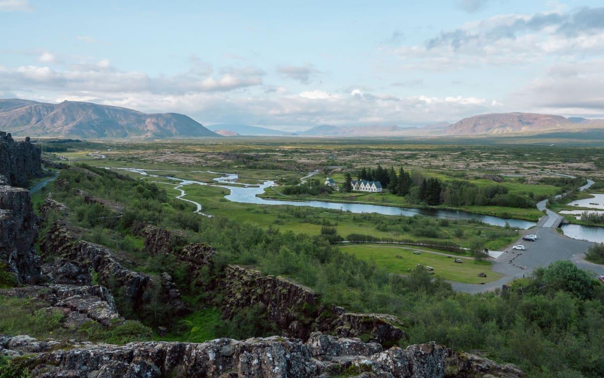 Thingvellir in de zomer - alles groen
