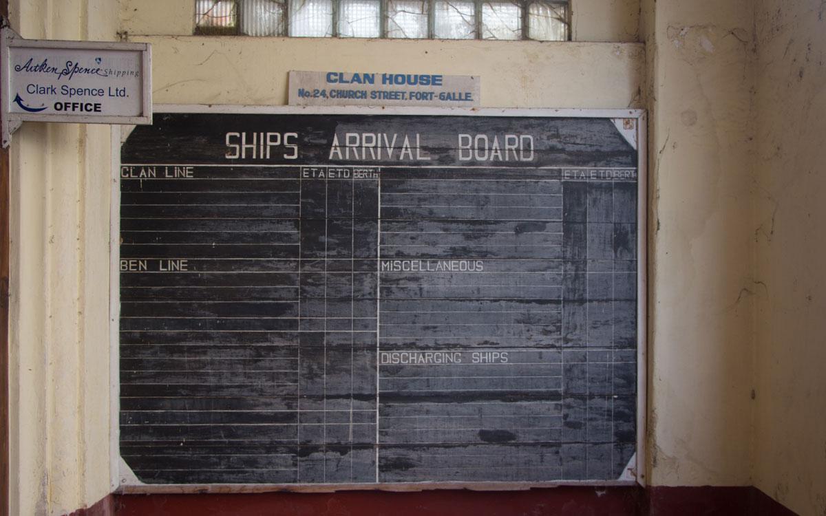 galle-fort-table-ships-arrival