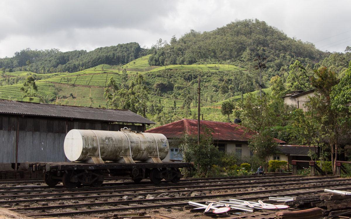 train-ride-sri-lanka-nanu-oya