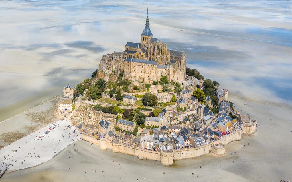 Site impressionnant et patrimoine mondial de l'UNESCO : Mont-Saint-Michel en Normandie, France.