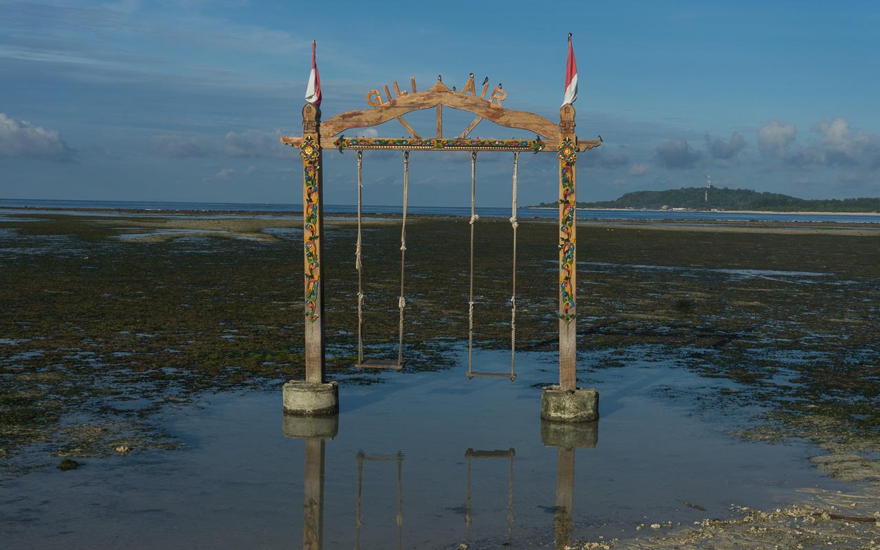 gili-air-marée-basse-balançoire