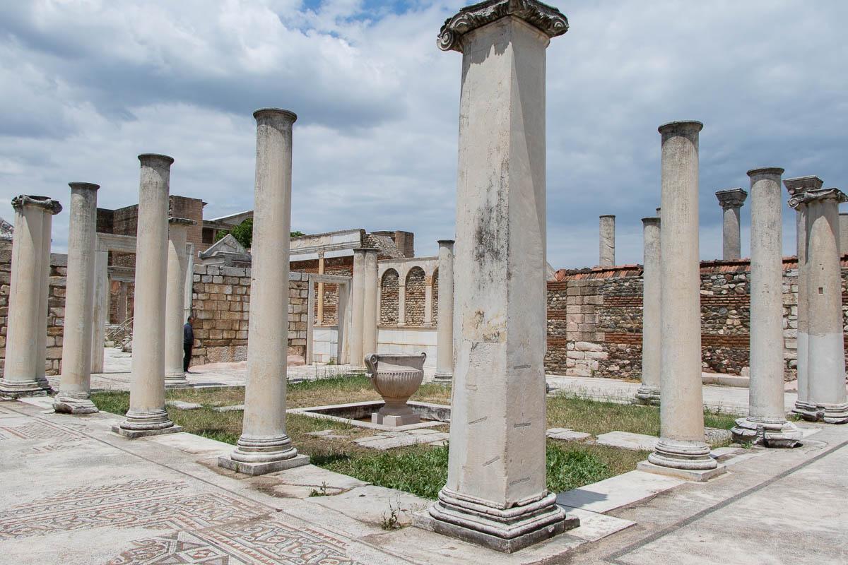sardes-baths-ancient-ruins