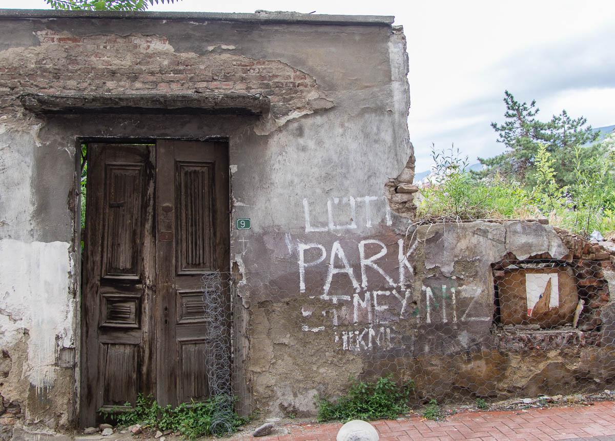 bursa-streets-demolition-house