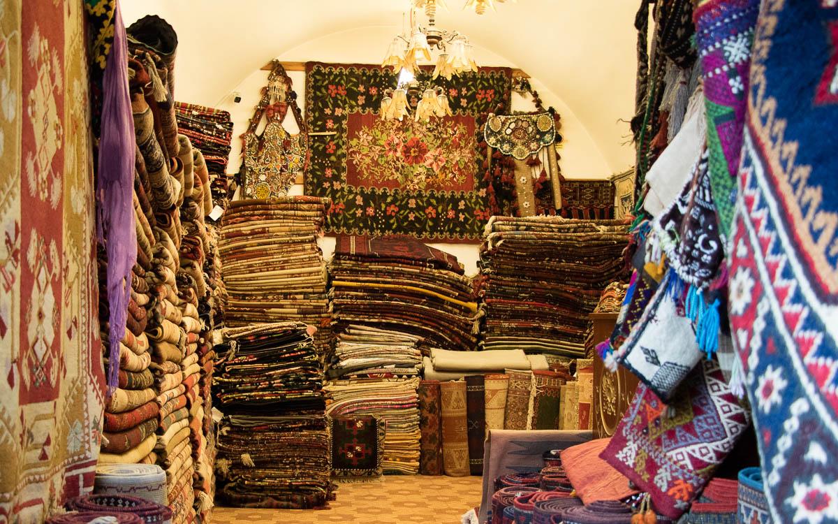Izmir Kemeralti Bazaar Carpets