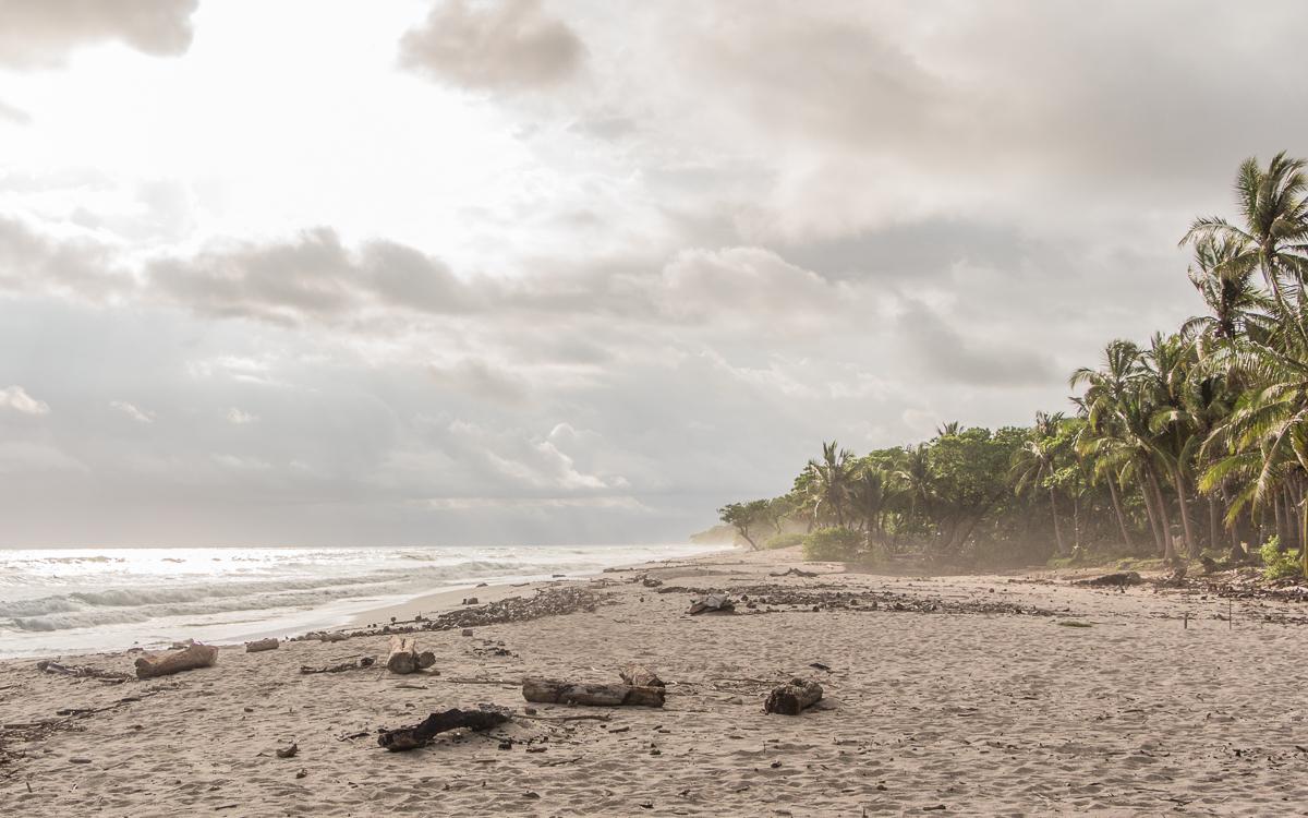 santa-teresa-costa-rica-schoener-strand