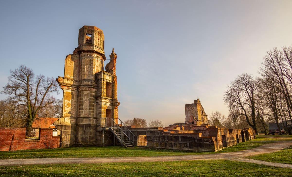 Ruines du château de Pansevitz au Klulis sur Rügen