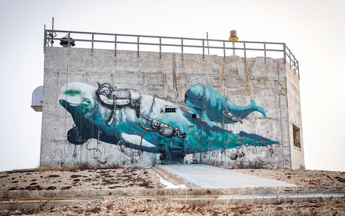 Mural des baleines belugas au site de la fusée