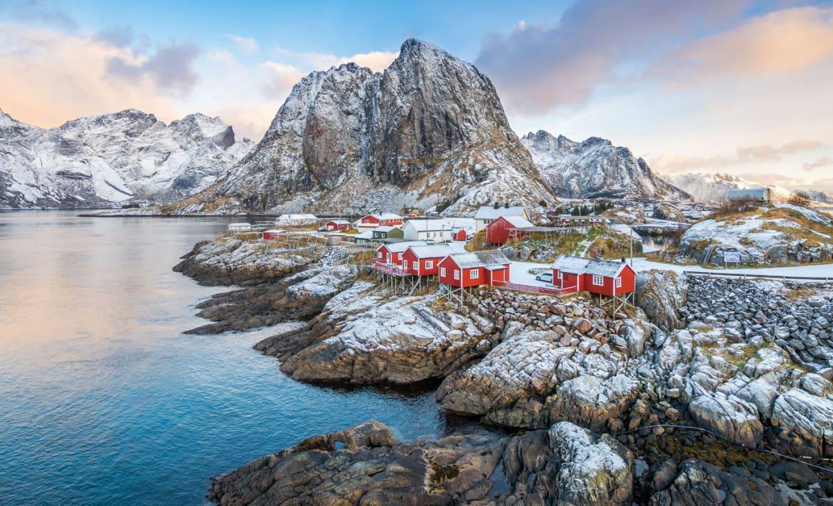 Hiver aux Lofoten : ici le village de pêcheurs Reine