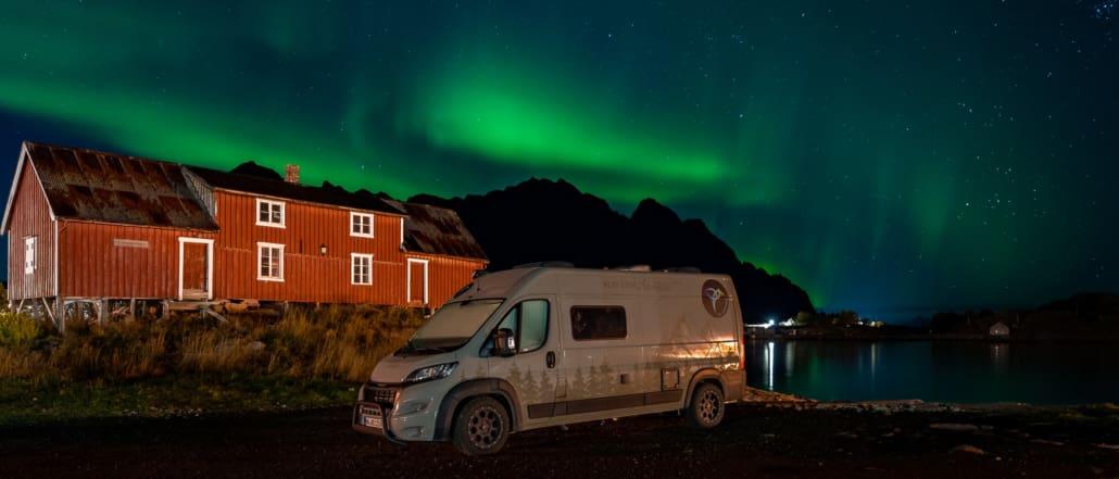 Aurores boréales derrière mon camping-car aux Lofoten en septembre.