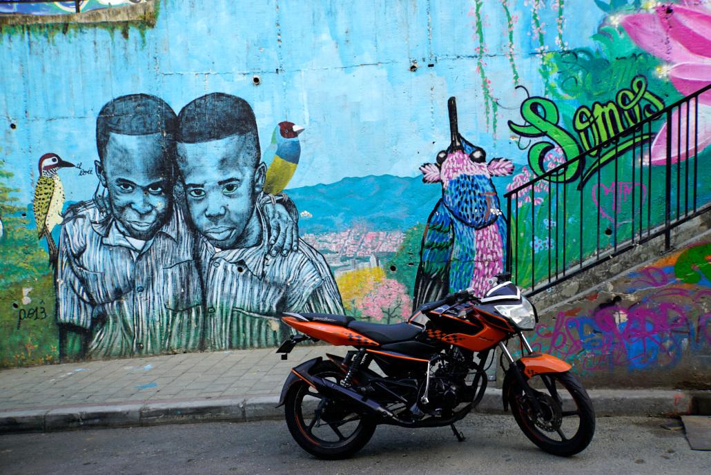 Deux garçons - Graffiti dans la Comuna 13 à Medellín