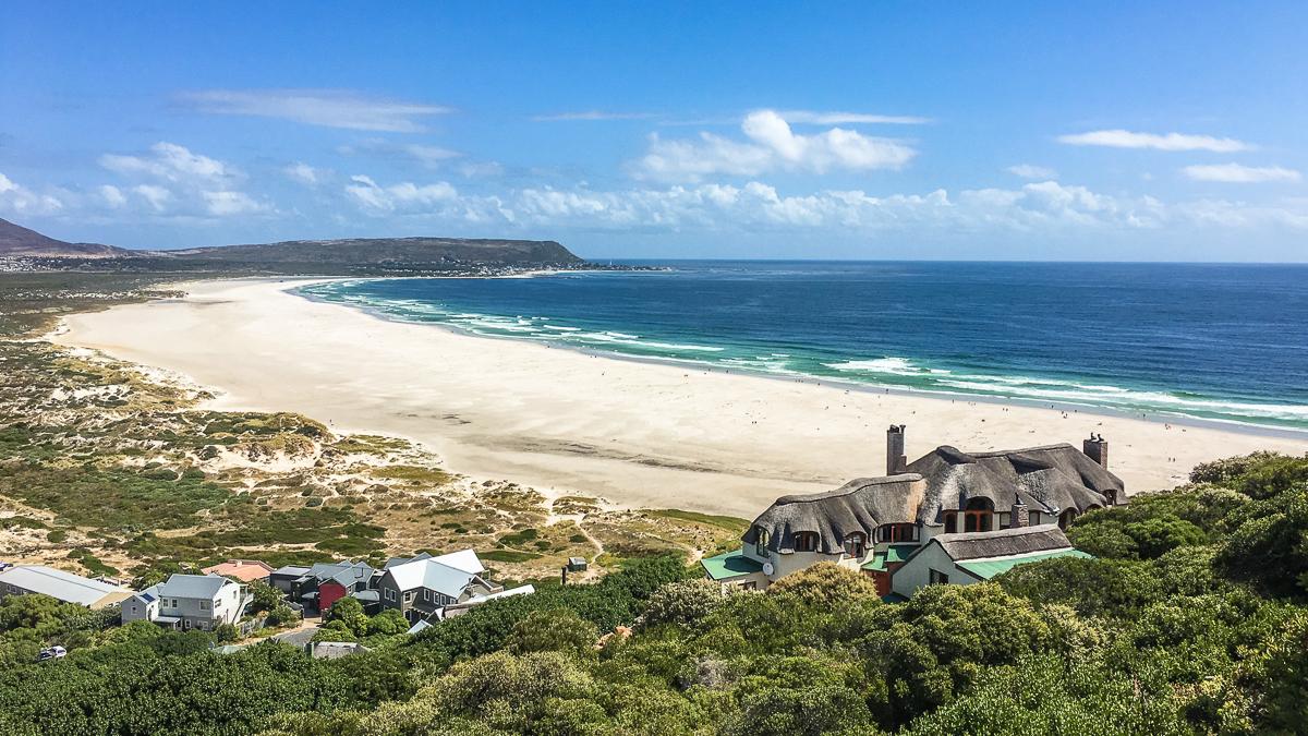 Longue plage à Noordhoek - un must sur la péninsule du Cap