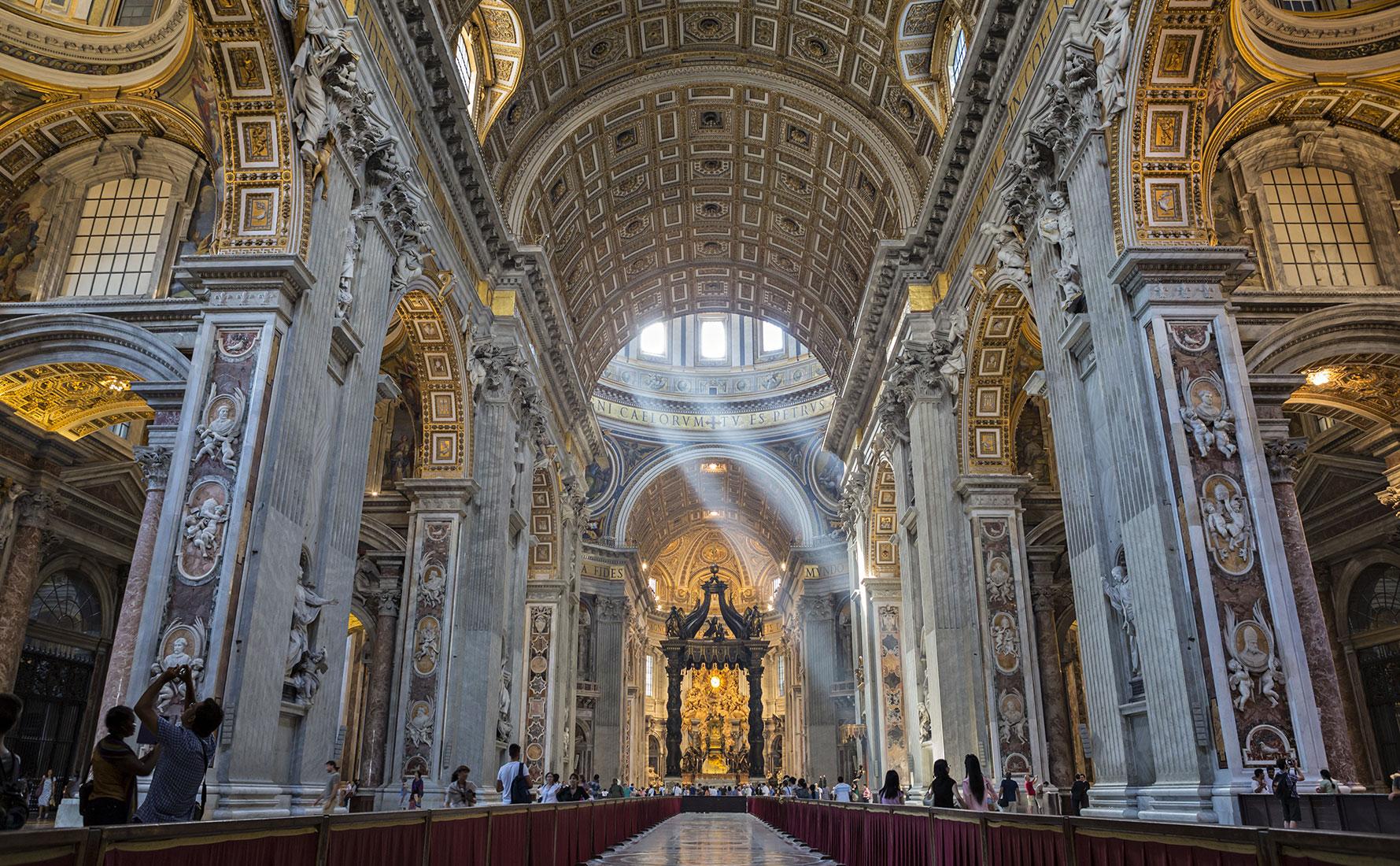 Sint-Pietersbasiliek Vaticaan bezoek zonnestralen