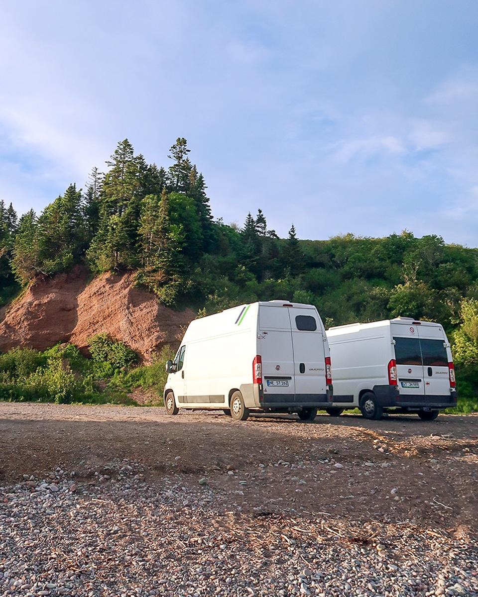 Emplacement de camping dans la baie de Fundy avec camping-car