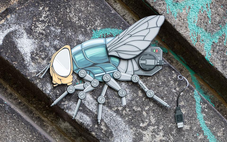 Straatkunst Berlijn Hackescher Markt Insect met USB