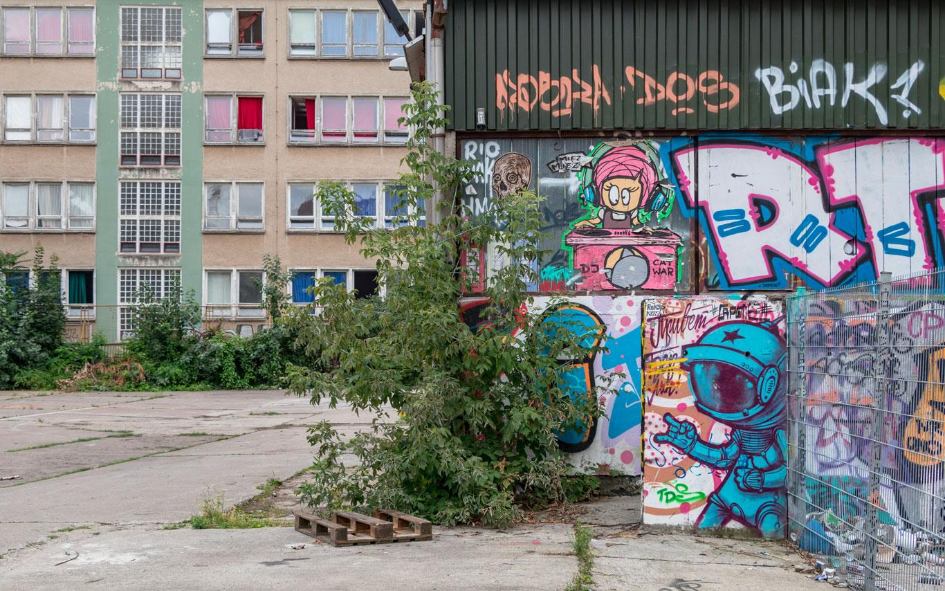 Streetart in de achtertuin van de Platoon Kunsthalle in Berlijn