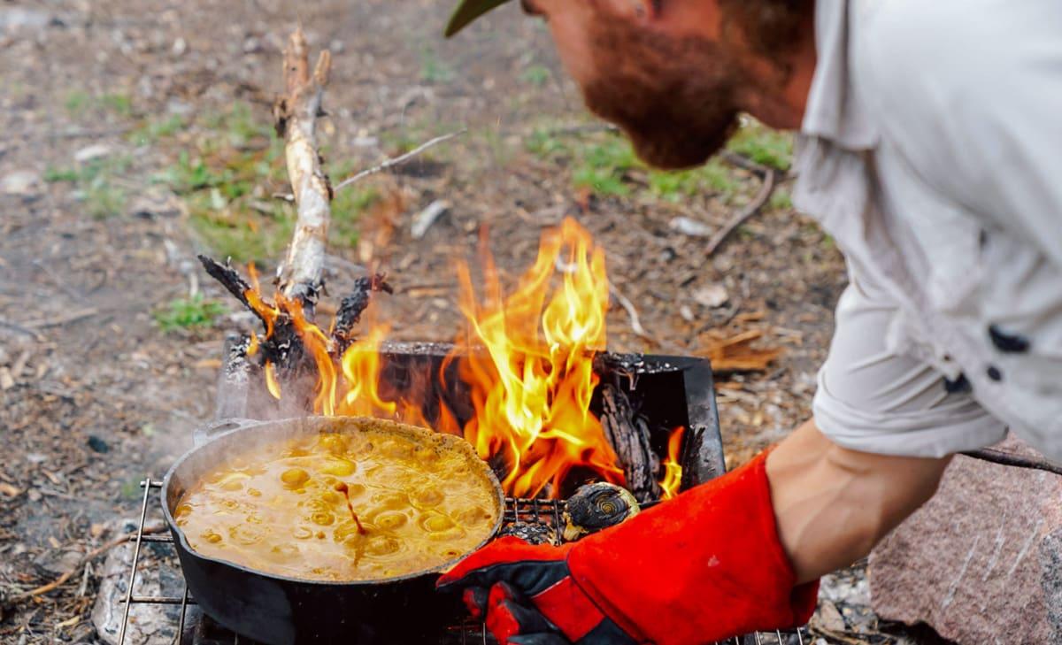 Liam le pourvoyeur, ici : avec du Butter Chicken. Seagrim Lakes