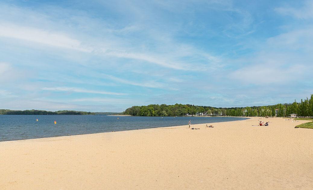 Zippendorfer Strand in Schwerin, a beautiful long beach for swimming