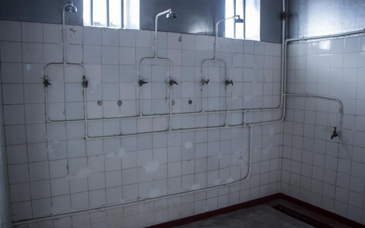 Visite de Robben Island : Douches dans la prison