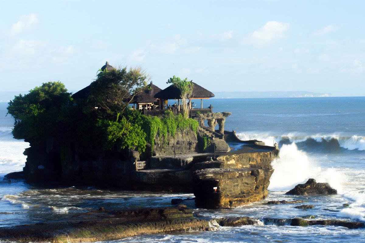 Bali Travel Tips: Pura Tanah Lot Sea Temple